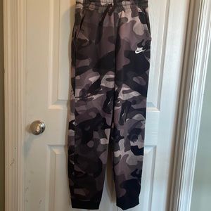 Boys XL Nike camo pants NWT
